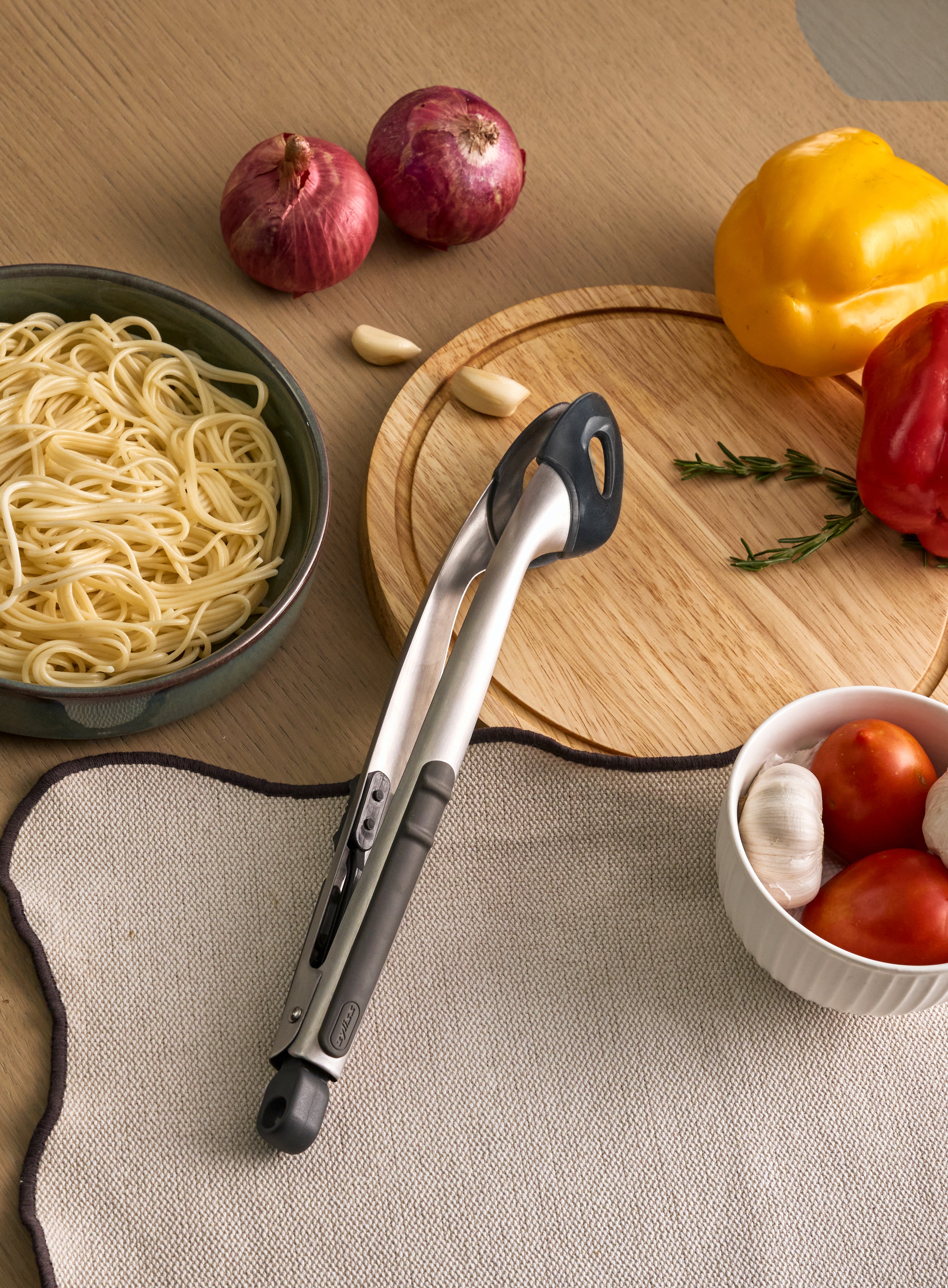 Zyliss Silicone-Tipped Tongs – Heat-Resistant & Non-Scratch