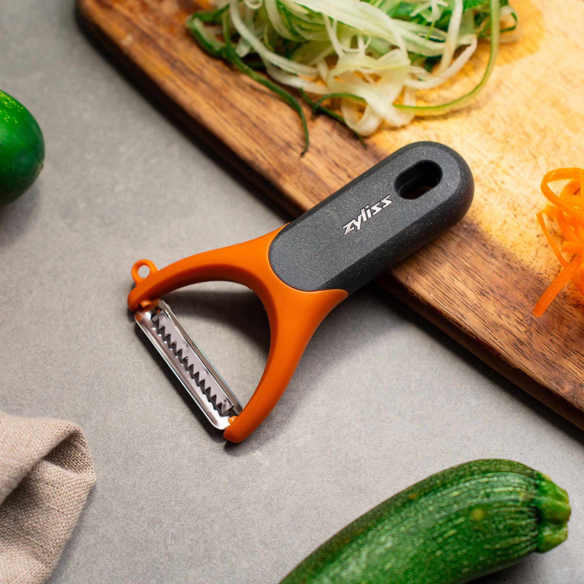 Zyliss Julienne Y Peeler – Dual-Function Peeling & Slicing Tool