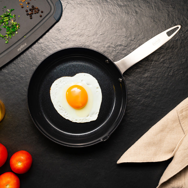 Ultimate Pro Ceramic Non-Stick Frying Pan - Zyliss UK