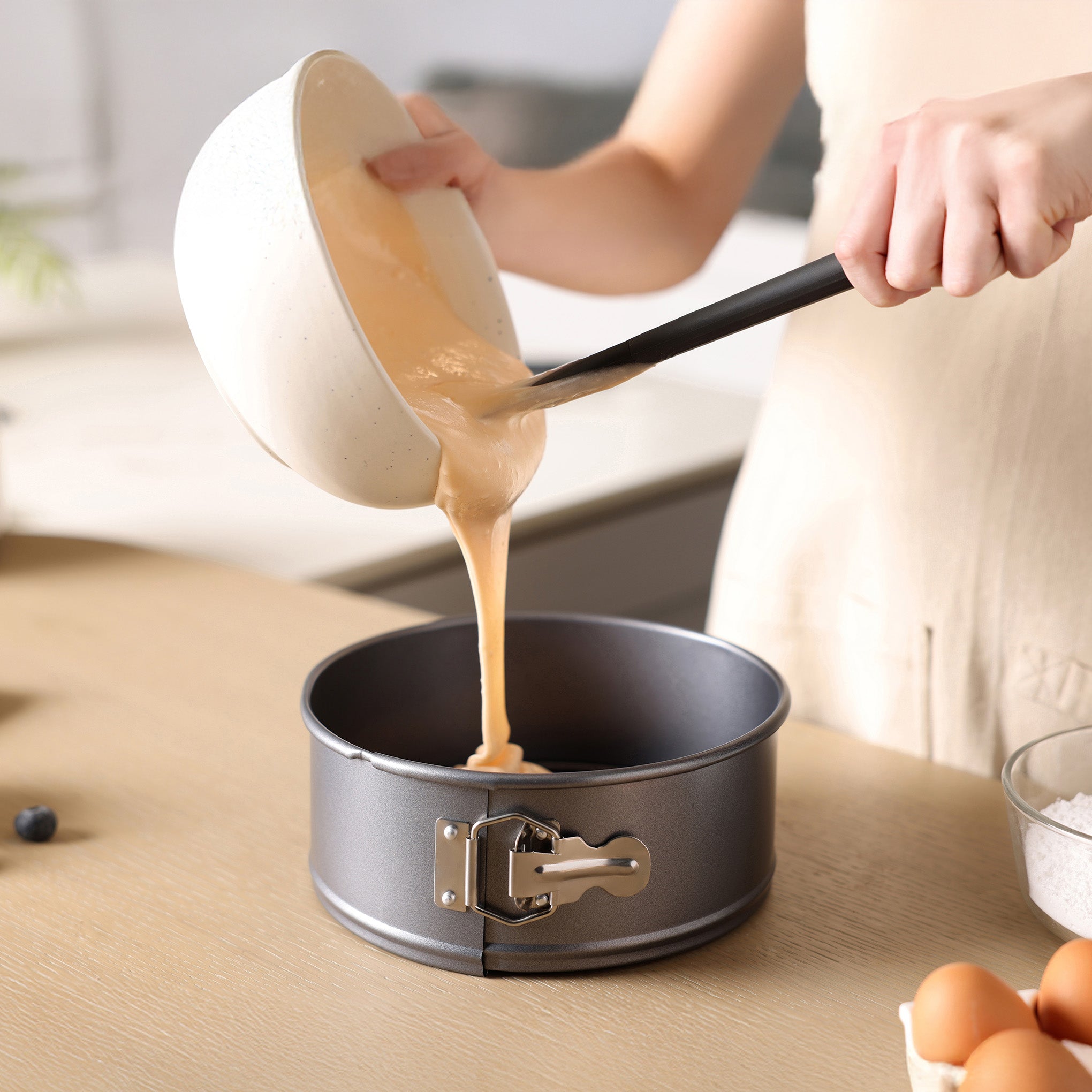 Zyliss Non-Stick Springform Cake Pan | Easy Release Bakeware